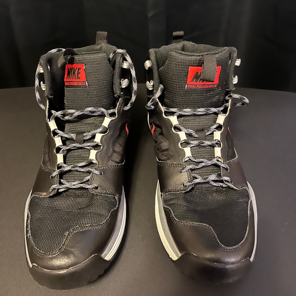 Nike Dual Fusion Hills Boot
